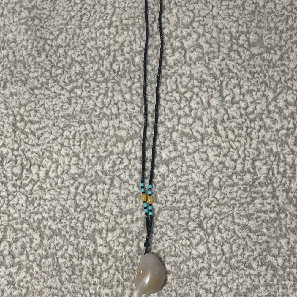 Elegant Beaded Necklace with Agate Pendant